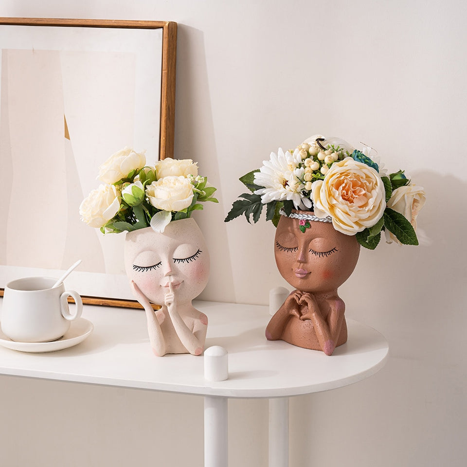 ELEGANT NORDIC LADY PLANTER